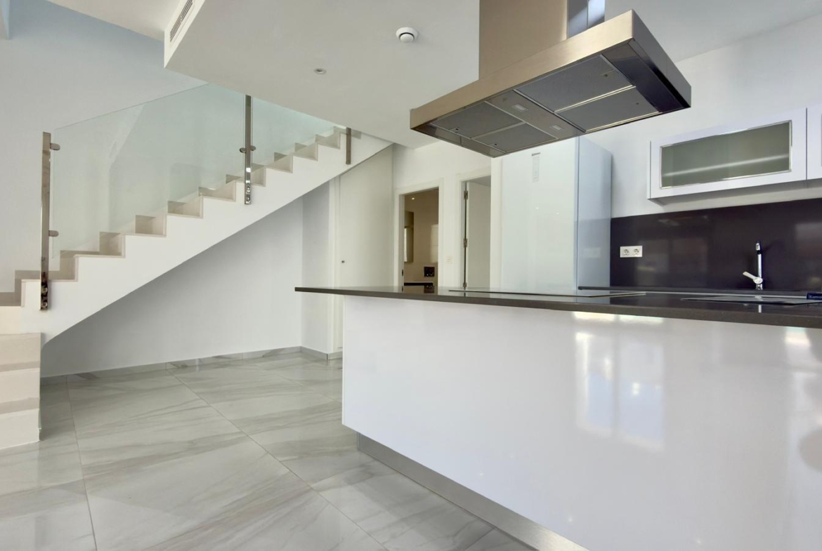 Exclusive villa in Polop with mountain views