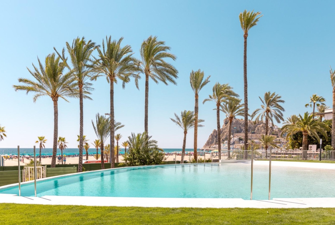 Last luxury apartments on the first line of Poniente beach