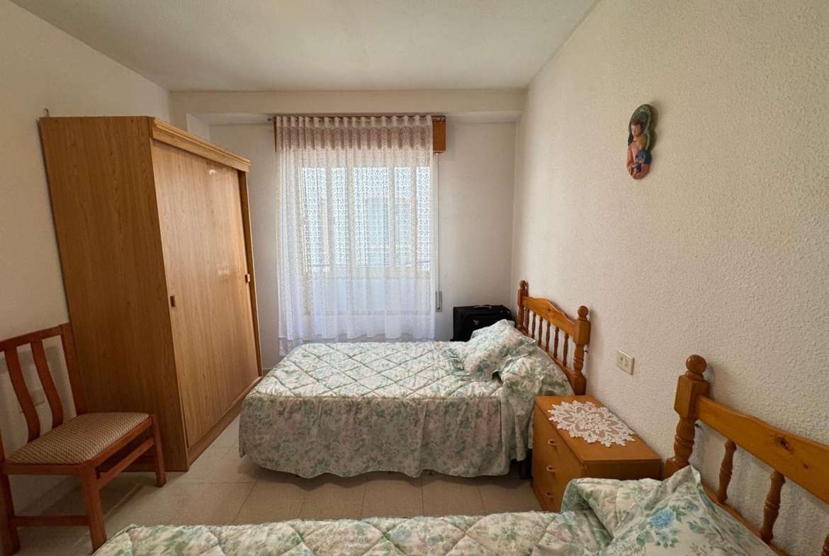 AMPLIO APARTAMENTO DE 99 M2 A 350 METROS DE PLAYA DEL CURA. 2 DORM. 1 BAÑO.