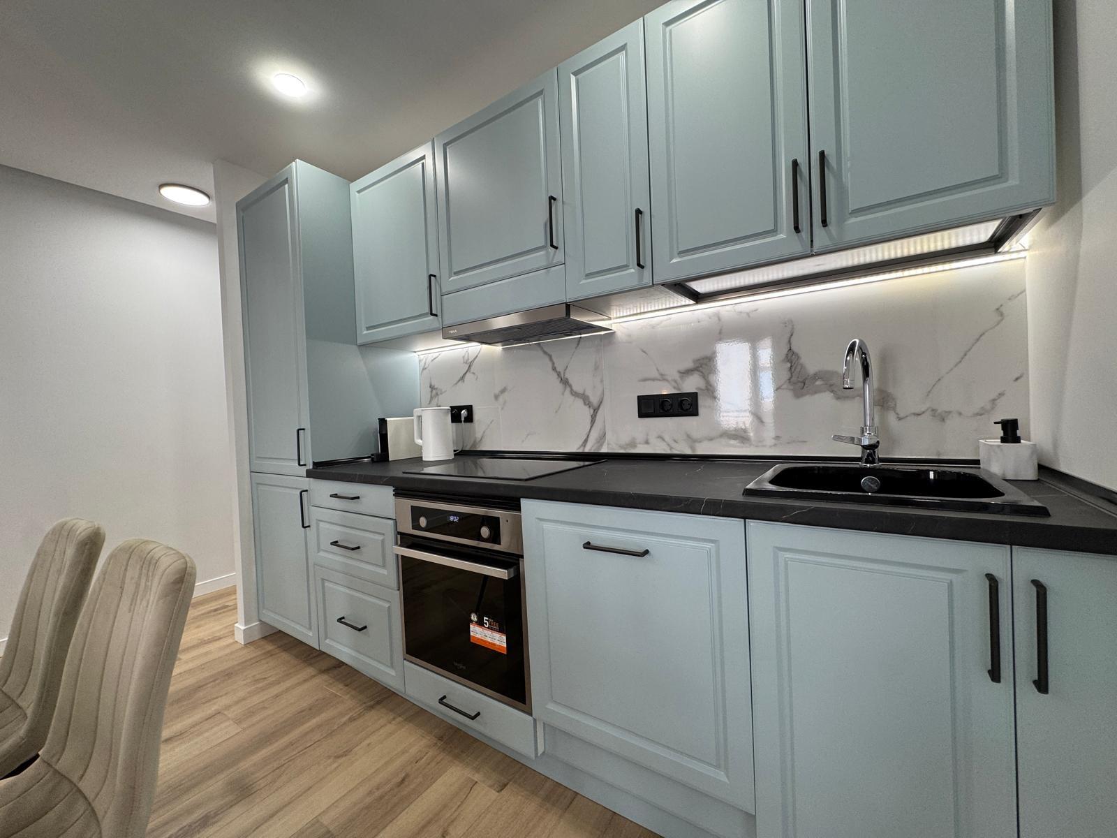 TOTALLY RENOVATED APARTMENT 20 METERS FROM THE BEACH WITH 100 M2 OF SURFACE. 3 BEDROOMS. 1 BATHROOMS.