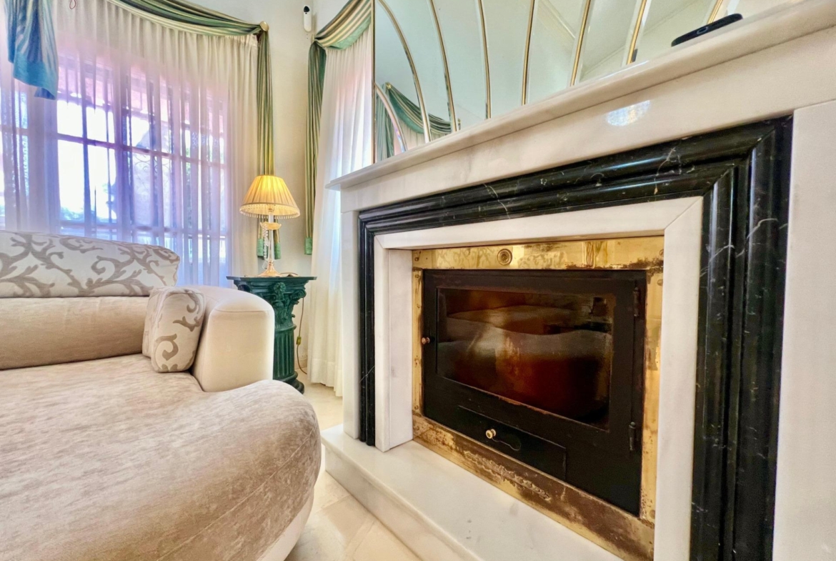 LUXURY AND LIGHT IN LOS BALCONES: YOUR VILLA WITH PRIVATE POOL AND HIGH POTENTIAL