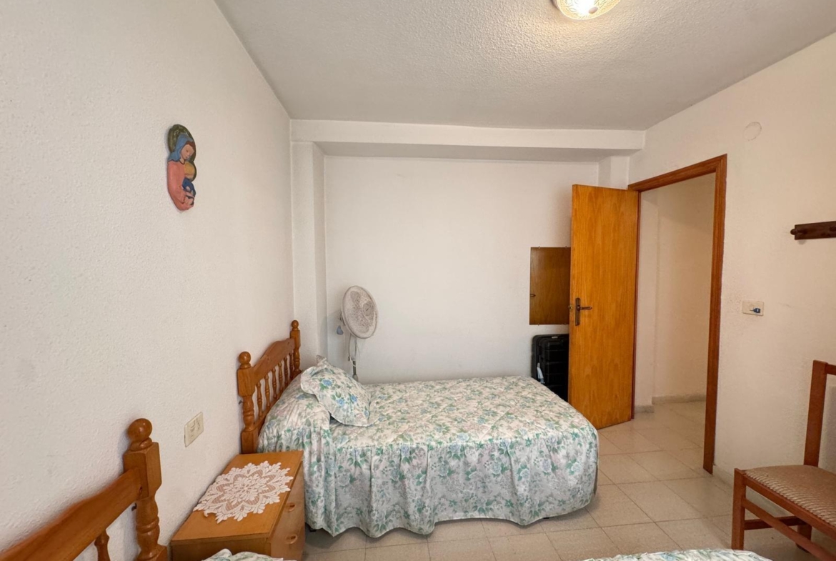 AMPLIO APARTAMENTO DE 99 M2 A 350 METROS DE PLAYA DEL CURA. 2 DORM. 1 BAÑO.