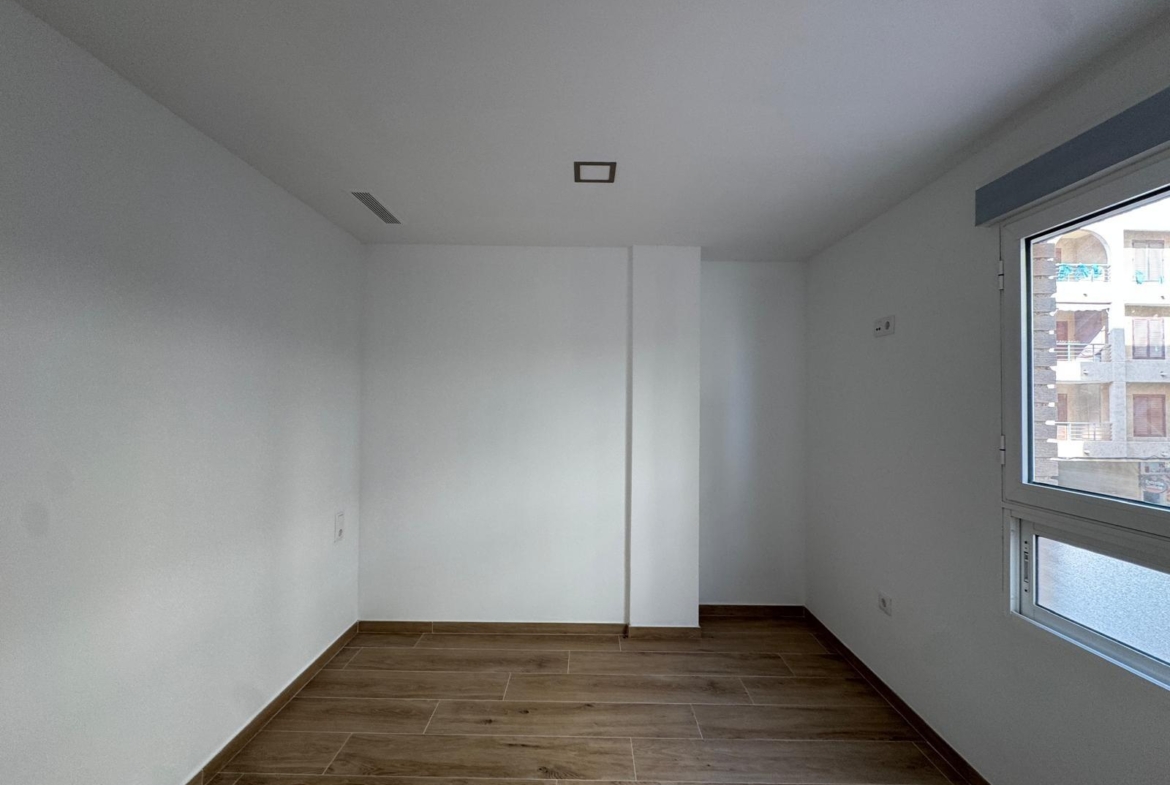 REFORMADO APADRAMENTO EN LA PRIMERA LINEA DE LA MATA CON VISTAS AL MAART 3 DORM. 2 BAÑOS. SUPERFICIE 105 M2.