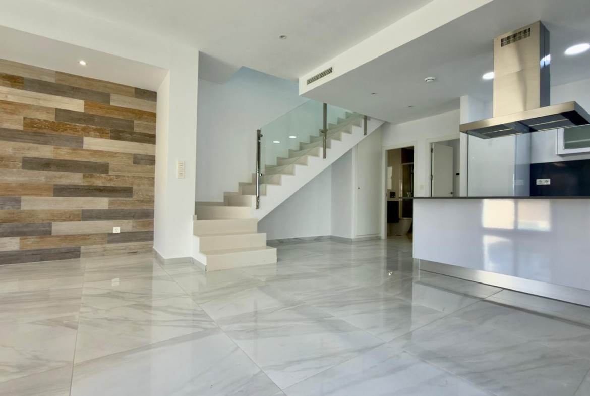 Exclusive villa in Polop with mountain views