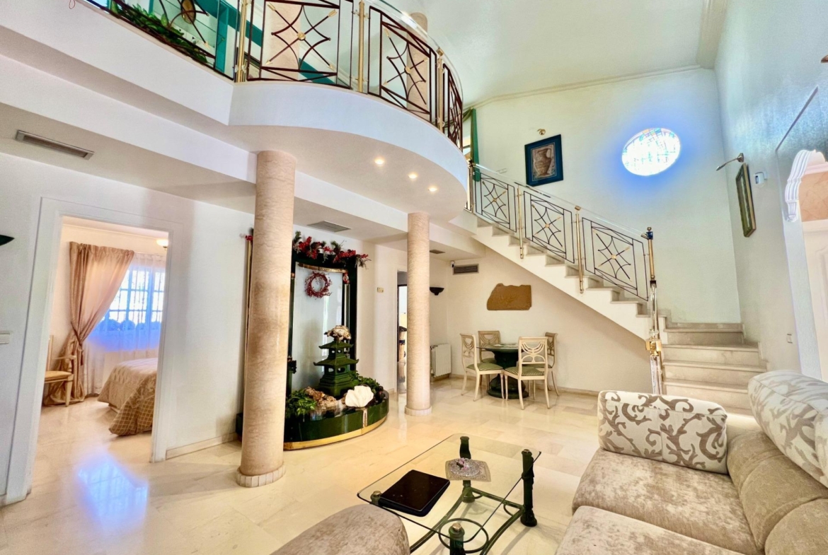 LUXURY AND LIGHT IN LOS BALCONES: YOUR VILLA WITH PRIVATE POOL AND HIGH POTENTIAL