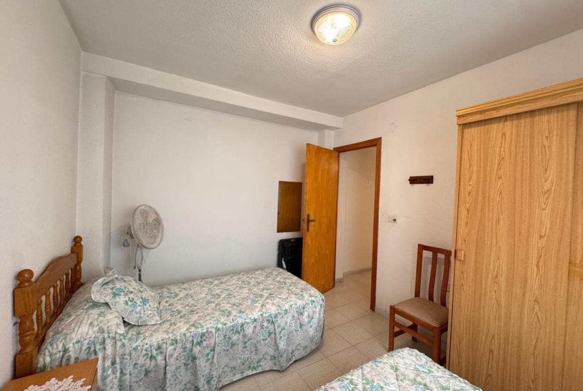 AMPLIO APARTAMENTO DE 99 M2 A 350 METROS DE PLAYA DEL CURA. 2 DORM. 1 BAÑO.