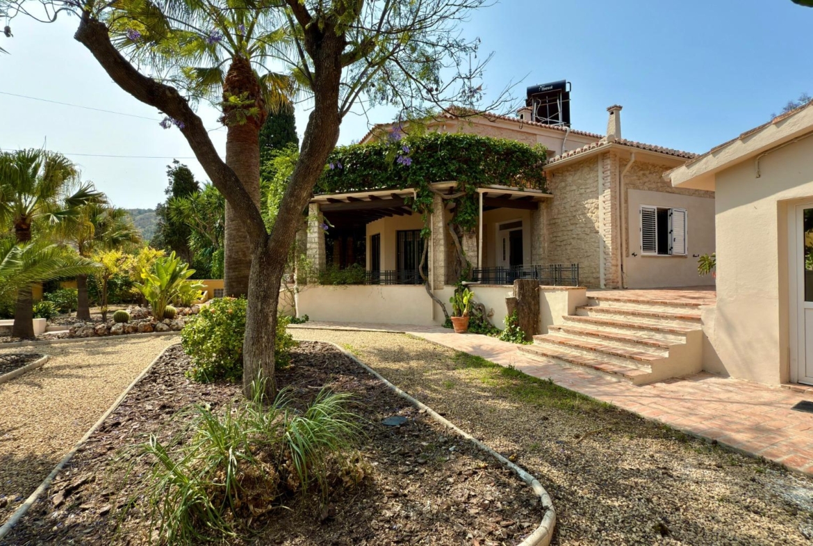 Exclusieve Villa Omringd door de natuur in Alicante