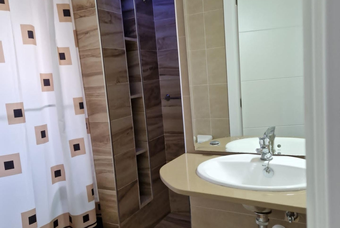 Amplio y Moderno Apartamento Reformado en Playa de San Juan
