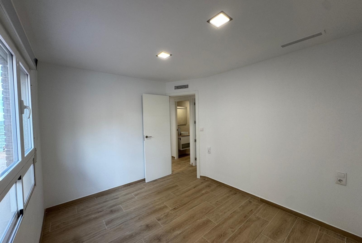 REFORMADO APADRAMENTO EN LA PRIMERA LINEA DE LA MATA CON VISTAS AL MAART 3 DORM. 2 BAÑOS. SUPERFICIE 105 M2.