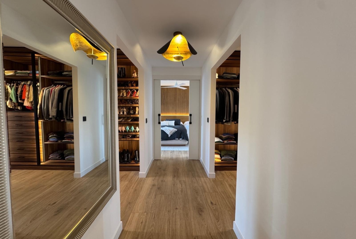 ESPECTACULAR VILLA EN CAMPOAMOR DE 847 M2 DE CASA Y 1500 M2 DE PARCELA. 7 DORM. 8 BAÑOS. PLAYA 750 M
