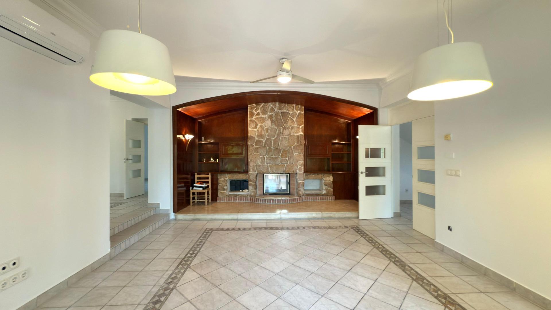 5-36-18 Exclusieve Villa Omringd door de natuur in Alicante