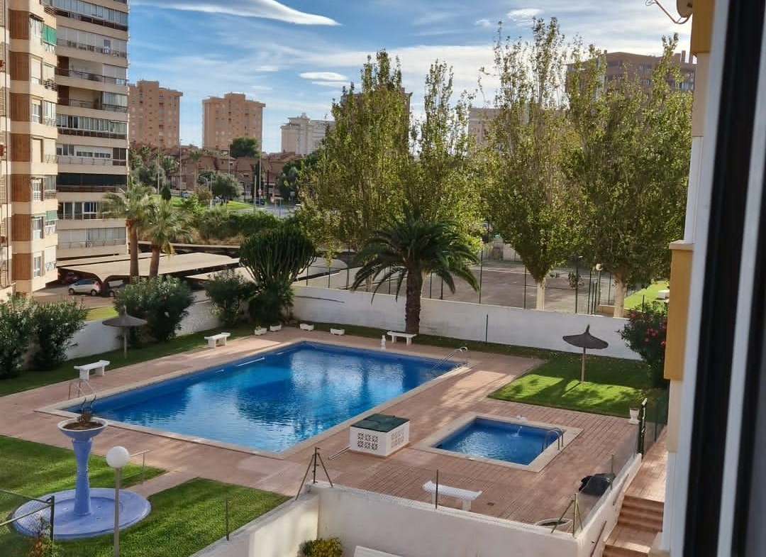 Amplio y Moderno Apartamento Reformado en Playa de San Juan