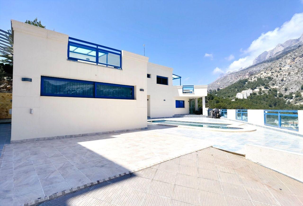 5-37-20 🏡 Live in Altea Hills — one of the most prestigious and secure locations on the Costa Blanca.