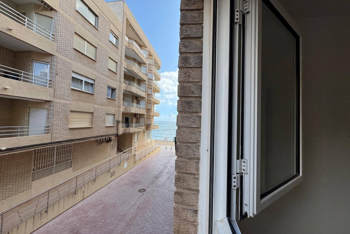 REFORMADO APADRAMENTO EN LA PRIMERA LINEA DE LA MATA CON VISTAS AL MAART 3 DORM. 2 BAÑOS. SUPERFICIE 105 M2.