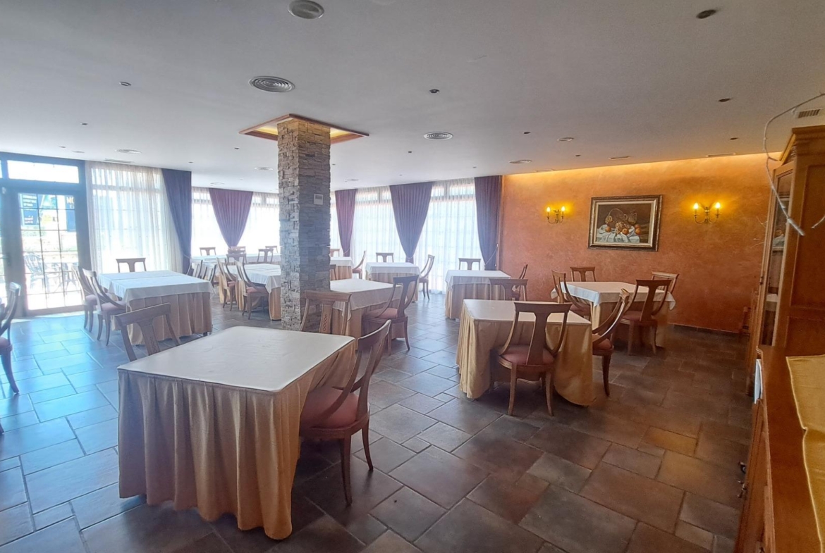 RESTAURANTE EN CABO ROIG. CON 871 M2.