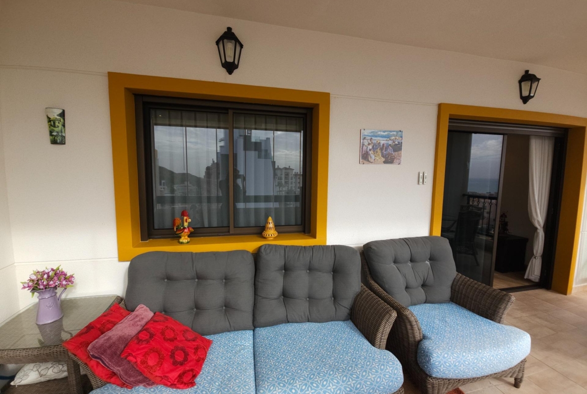 Exclusief appartement in Guardamar del Segura met uitzicht op zee