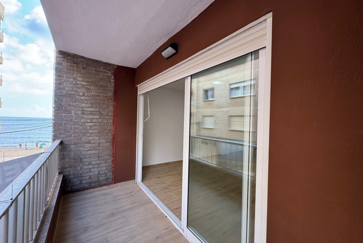 REFORMADO APADRAMENTO EN LA PRIMERA LINEA DE LA MATA CON VISTAS AL MAART 3 DORM. 2 BAÑOS. SUPERFICIE 105 M2.
