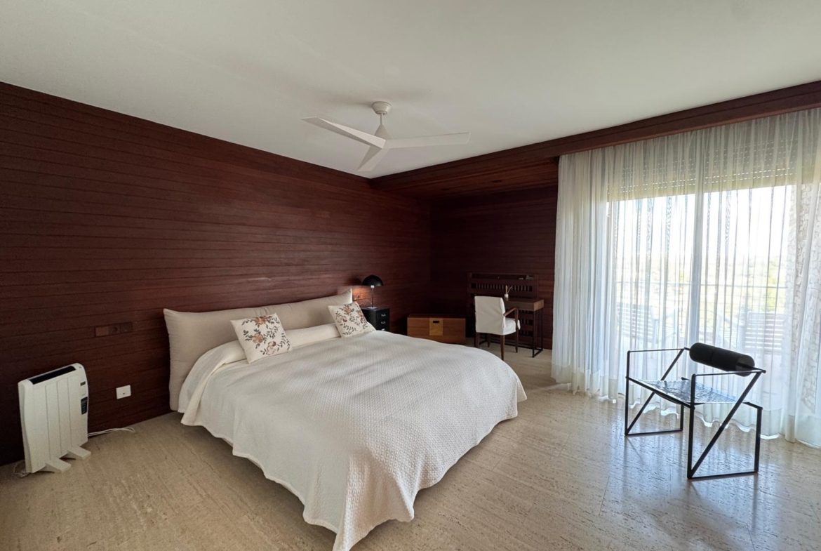 ESPECTACULAR VILLA EN CAMPOAMOR DE 847 M2 DE CASA Y 1500 M2 DE PARCELA. 7 DORM. 8 BAÑOS. PLAYA 750 M