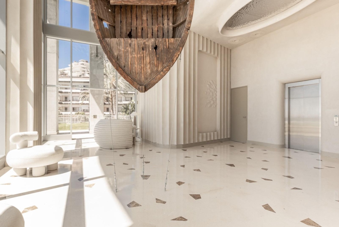 Last luxury apartments on the first line of Poniente beach
