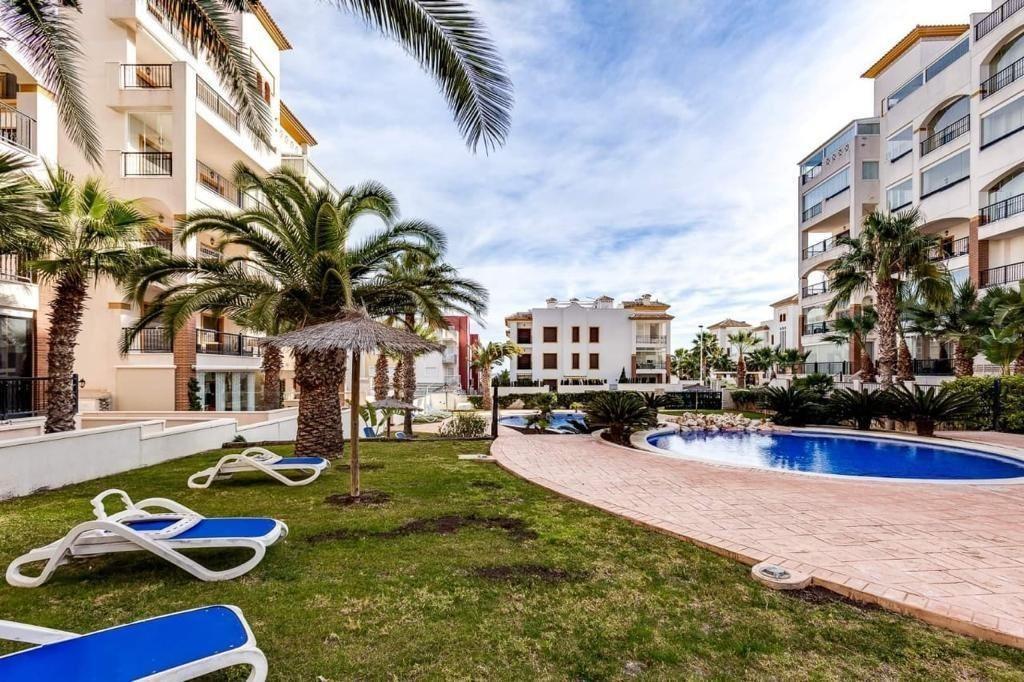 Exclusief appartement in Guardamar del Segura met uitzicht op zee