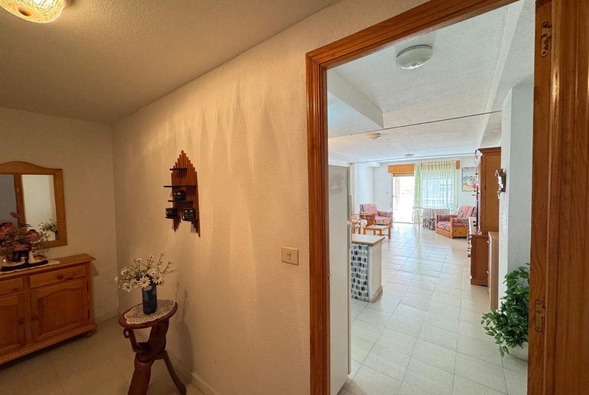 AMPLIO APARTAMENTO DE 99 M2 A 350 METROS DE PLAYA DEL CURA. 2 DORM. 1 BAÑO.