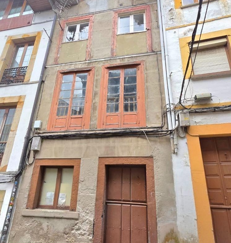 Edificio para reforma integraal: Con el Cantábrico a tus pies y la naturaleza en tu puerta