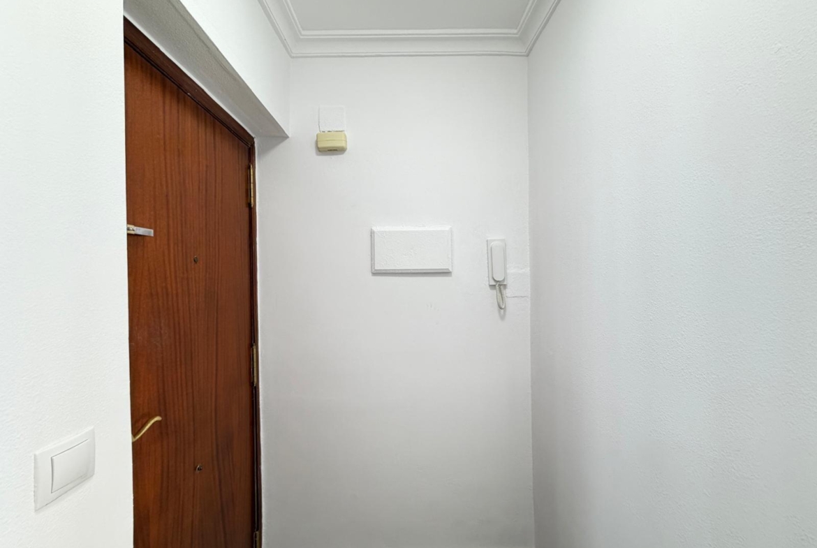 REFORMED 2-BEDROOM APARTMENT. 1 BATHROOM. WITH 65 M2. PARK OF NATIONS AREA. BEACH 800 METERS AWAY.