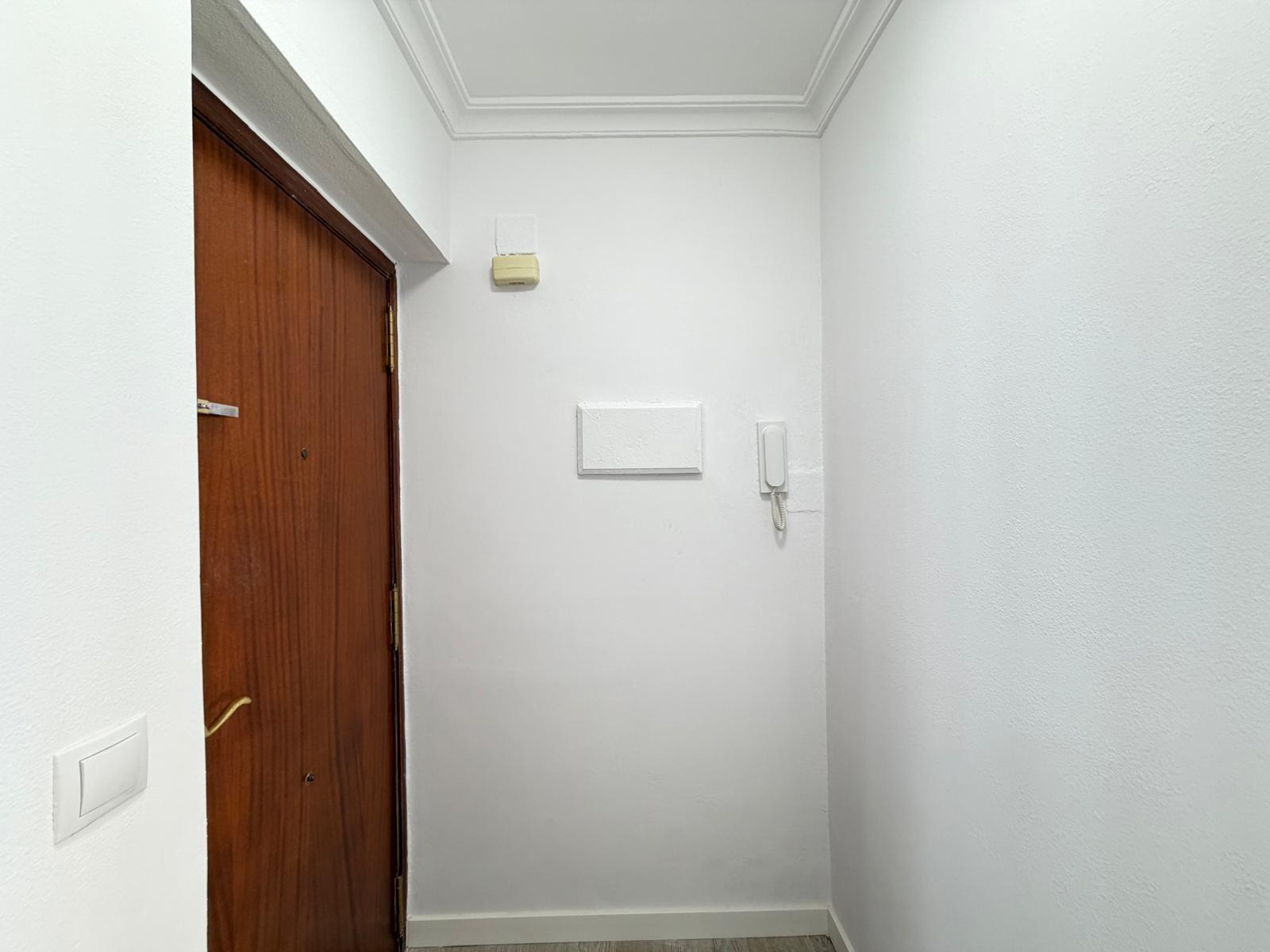 5-4-69 REFORMED 2-BEDROOM APARTMENT. 1 BATHROOM. WITH 65 M2. PARK OF NATIONS AREA. BEACH 800 METERS AWAY.