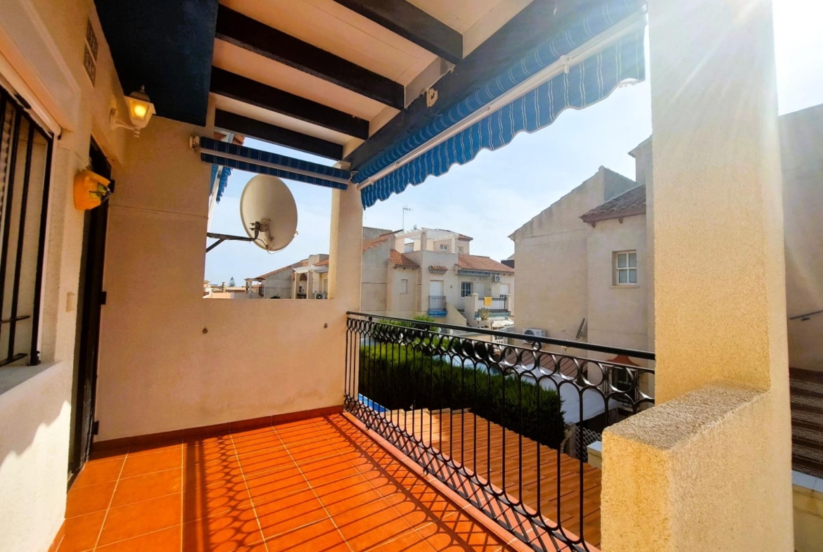 Nice bungalow on the upper floor with private solarium and sea views