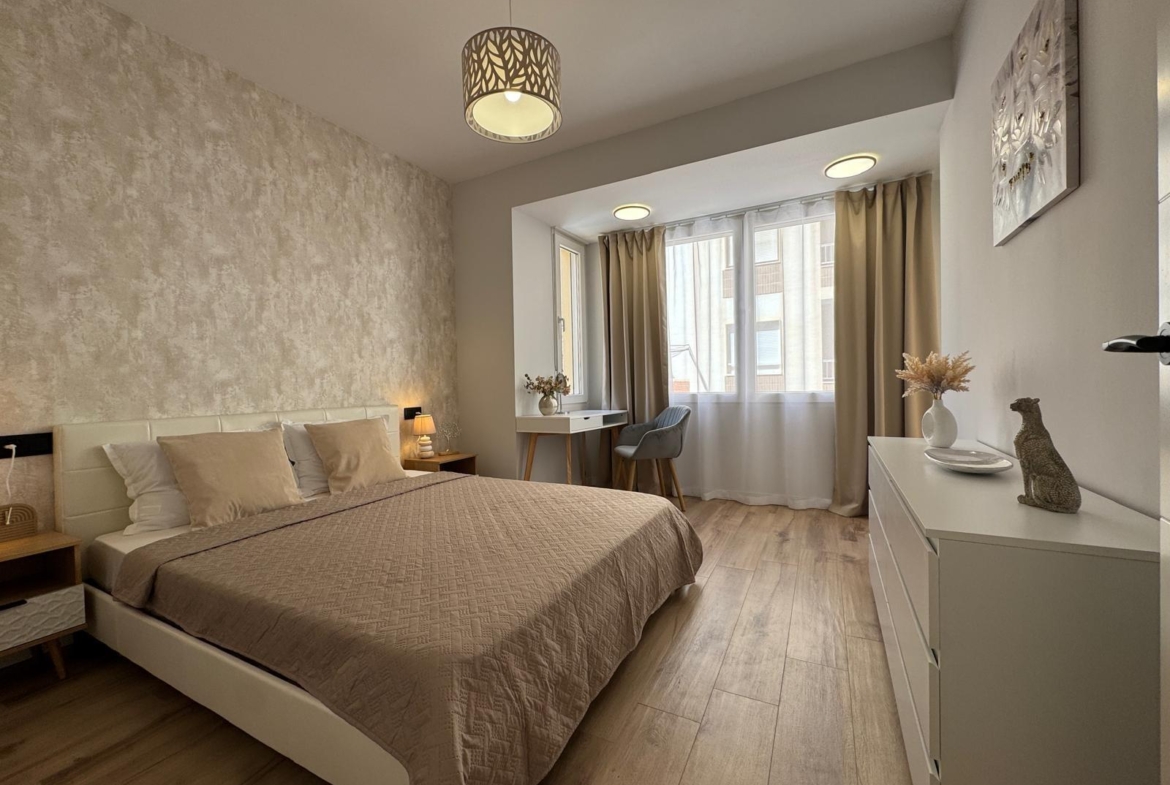 TOTALLY RENOVATED APARTMENT 20 METERS FROM THE BEACH WITH 100 M2 OF SURFACE. 3 BEDROOMS. 1 BATHROOMS.