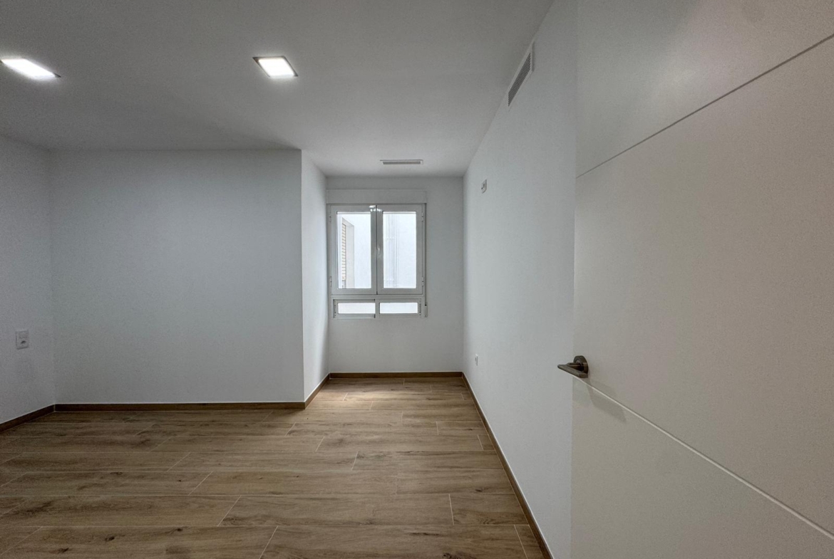 REFORMADO APADRAMENTO EN LA PRIMERA LINEA DE LA MATA CON VISTAS AL MAART 3 DORM. 2 BAÑOS. SUPERFICIE 105 M2.