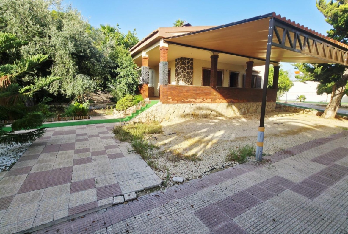 Magnífico chalet con amplias posibilidades en La Albufereta – Playa de San Juan (Alicante)