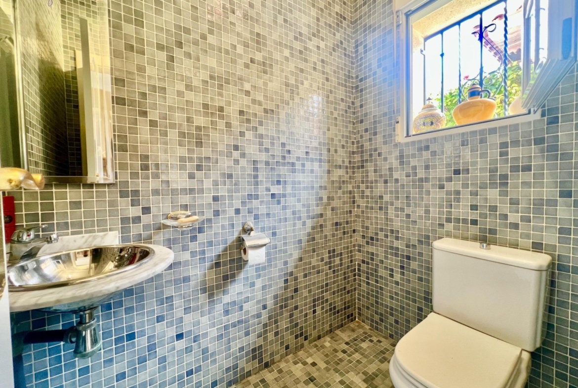 LUXURY AND LIGHT IN LOS BALCONES: YOUR VILLA WITH PRIVATE POOL AND HIGH POTENTIAL
