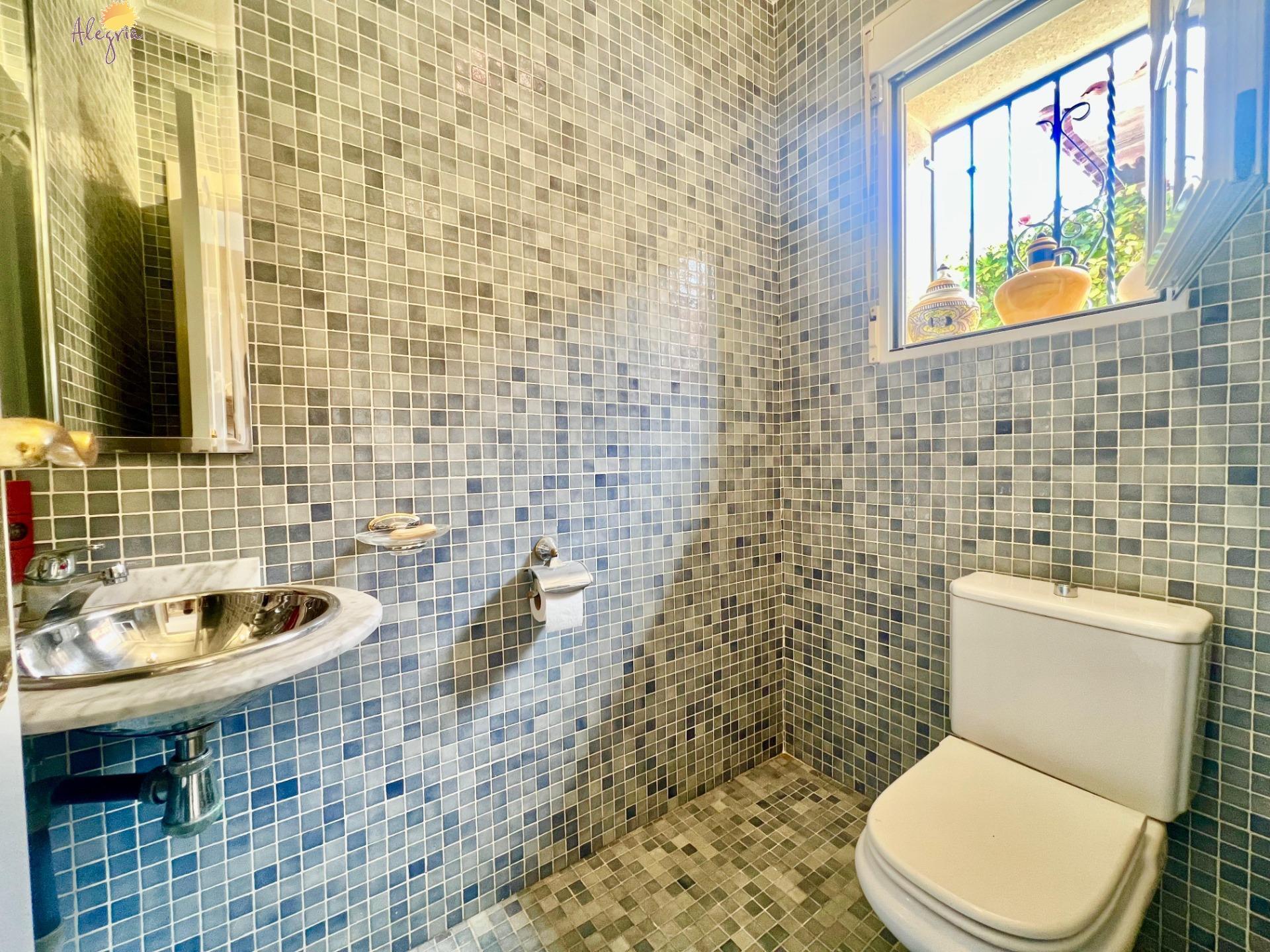 LUXURY AND LIGHT IN LOS BALCONES: YOUR VILLA WITH PRIVATE POOL AND HIGH POTENTIAL