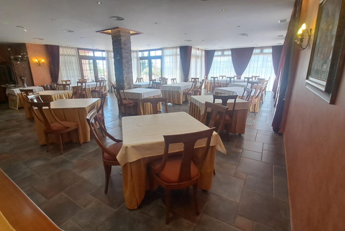RESTAURANTE EN CABO ROIG. CON 871 M2.