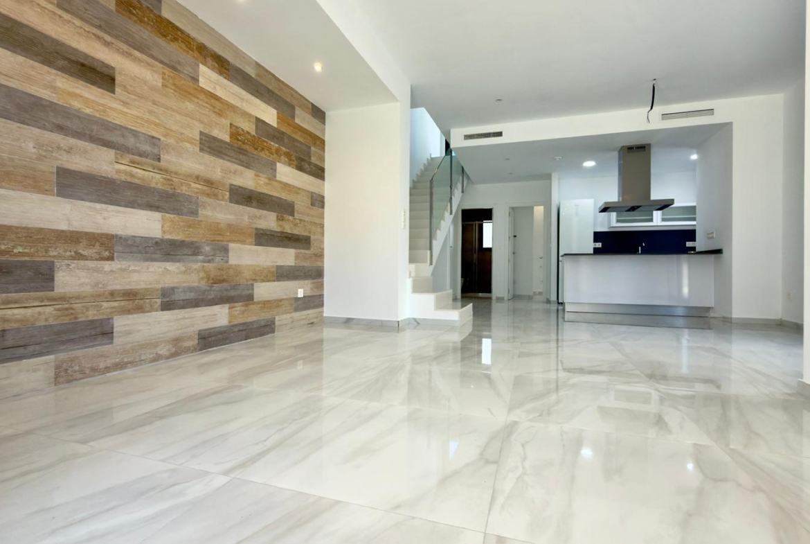 Exclusive villa in Polop with mountain views