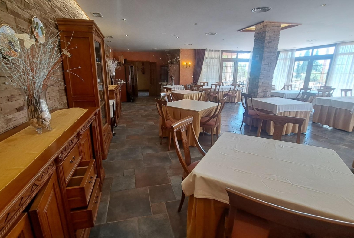 RESTAURANTE EN CABO ROIG. CON 871 M2.