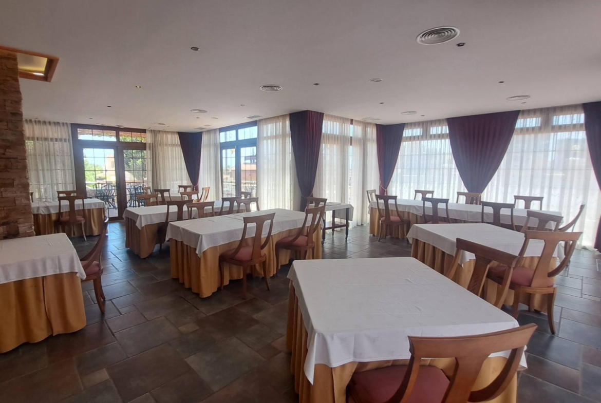 RESTAURANTE EN CABO ROIG. CON 871 M2.