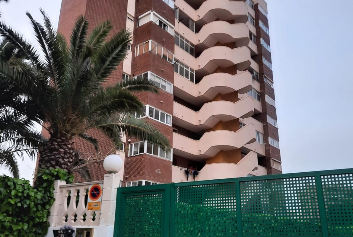 Amplio y Moderno Apartamento Reformado en Playa de San Juan