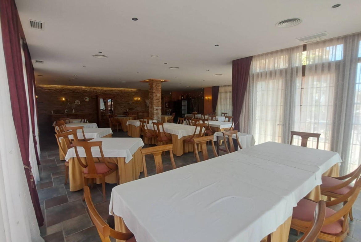 RESTAURANTE EN CABO ROIG. CON 871 M2.