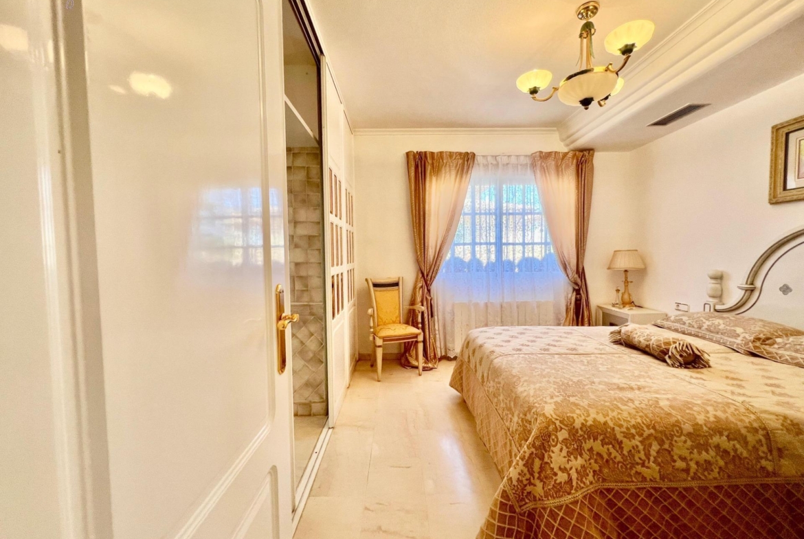 LUXURY AND LIGHT IN LOS BALCONES: YOUR VILLA WITH PRIVATE POOL AND HIGH POTENTIAL