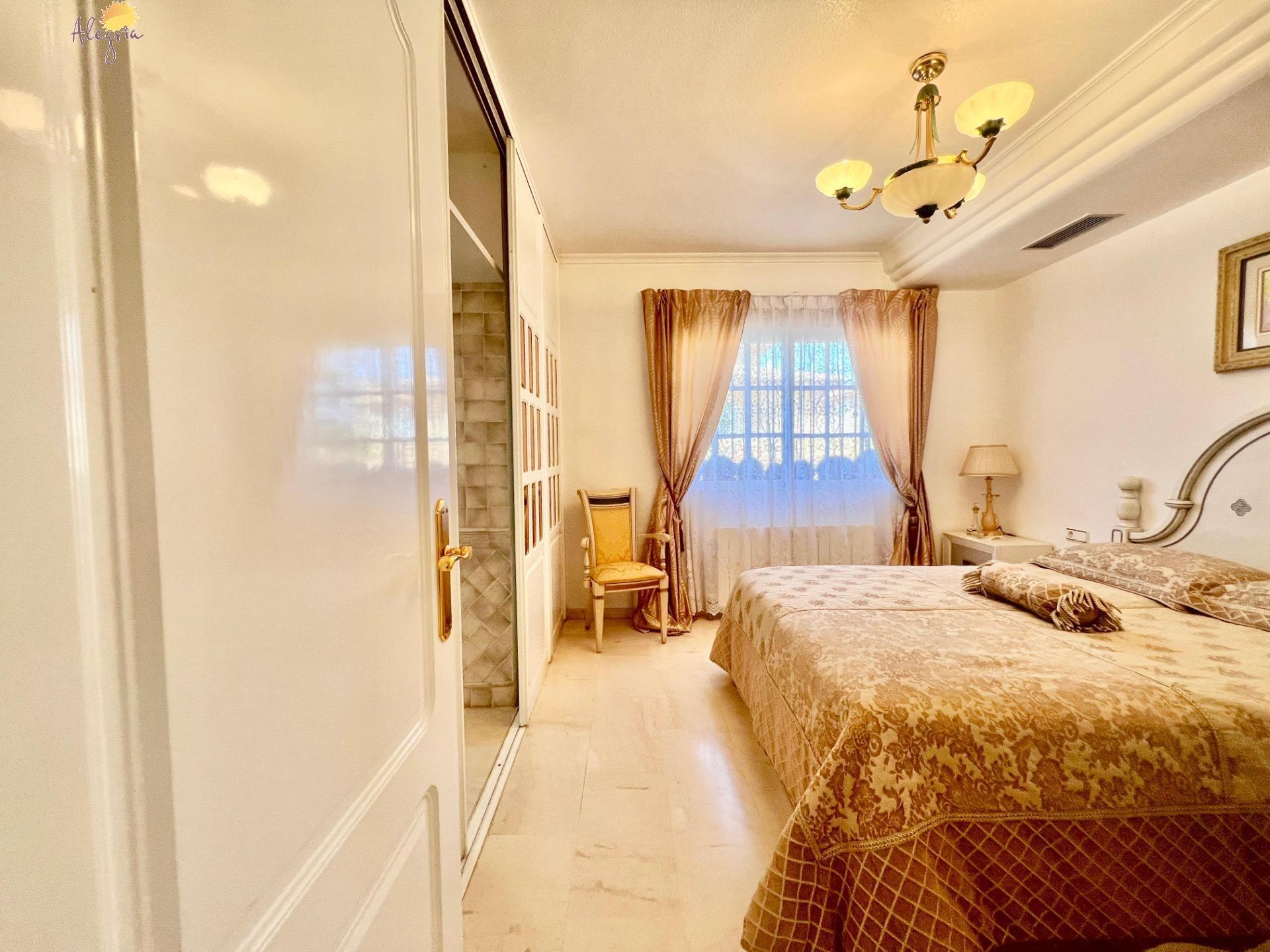 LUXURY AND LIGHT IN LOS BALCONES: YOUR VILLA WITH PRIVATE POOL AND HIGH POTENTIAL