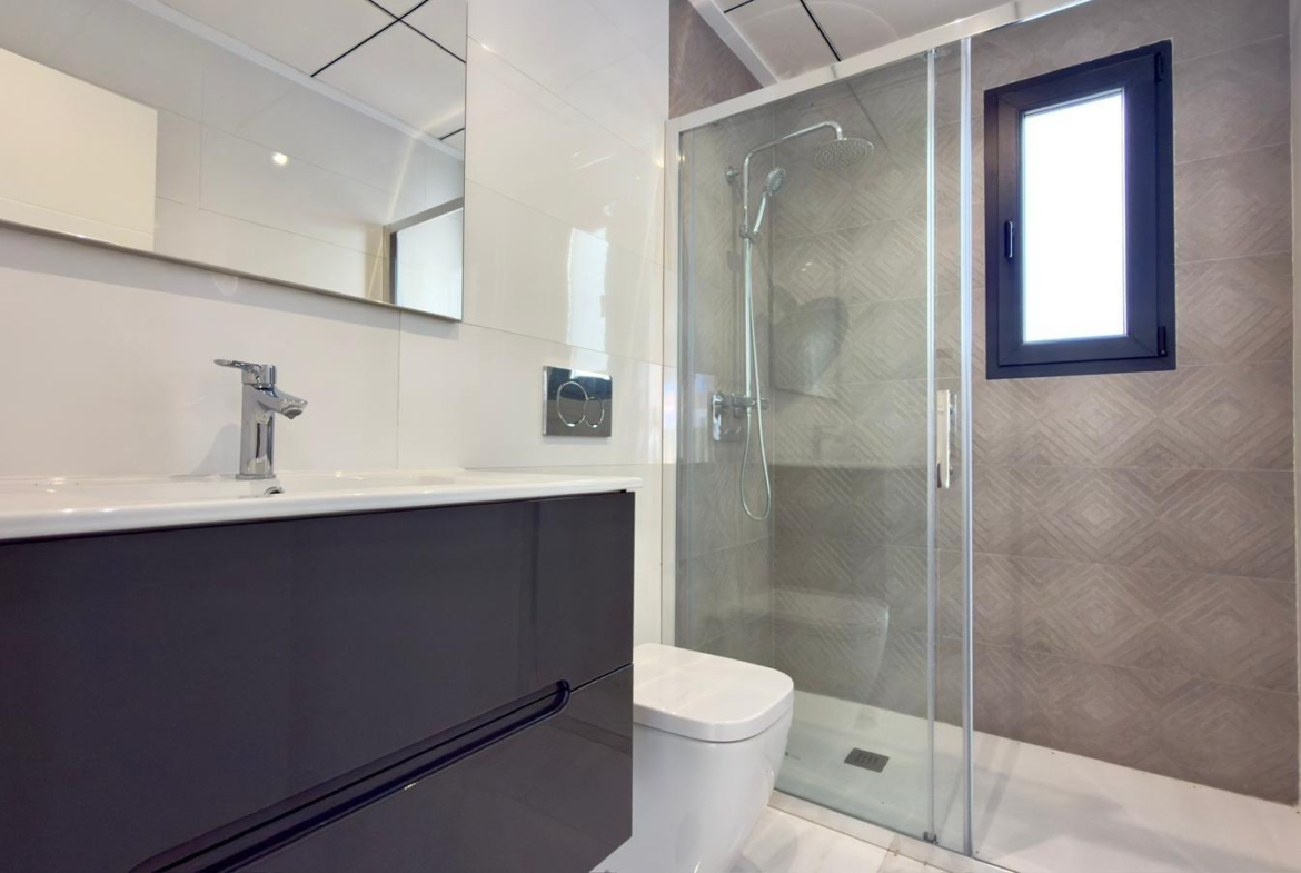Exclusive villa in Polop with mountain views