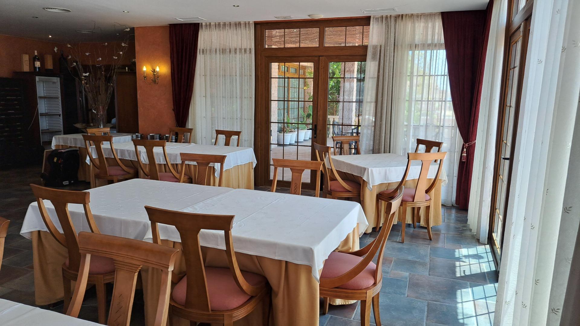 RESTAURANTE EN CABO ROIG. CON 871 M2.