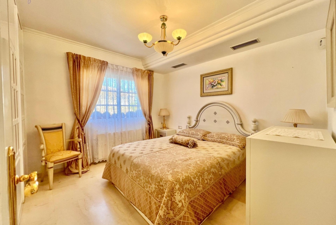 LUXURY AND LIGHT IN LOS BALCONES: YOUR VILLA WITH PRIVATE POOL AND HIGH POTENTIAL