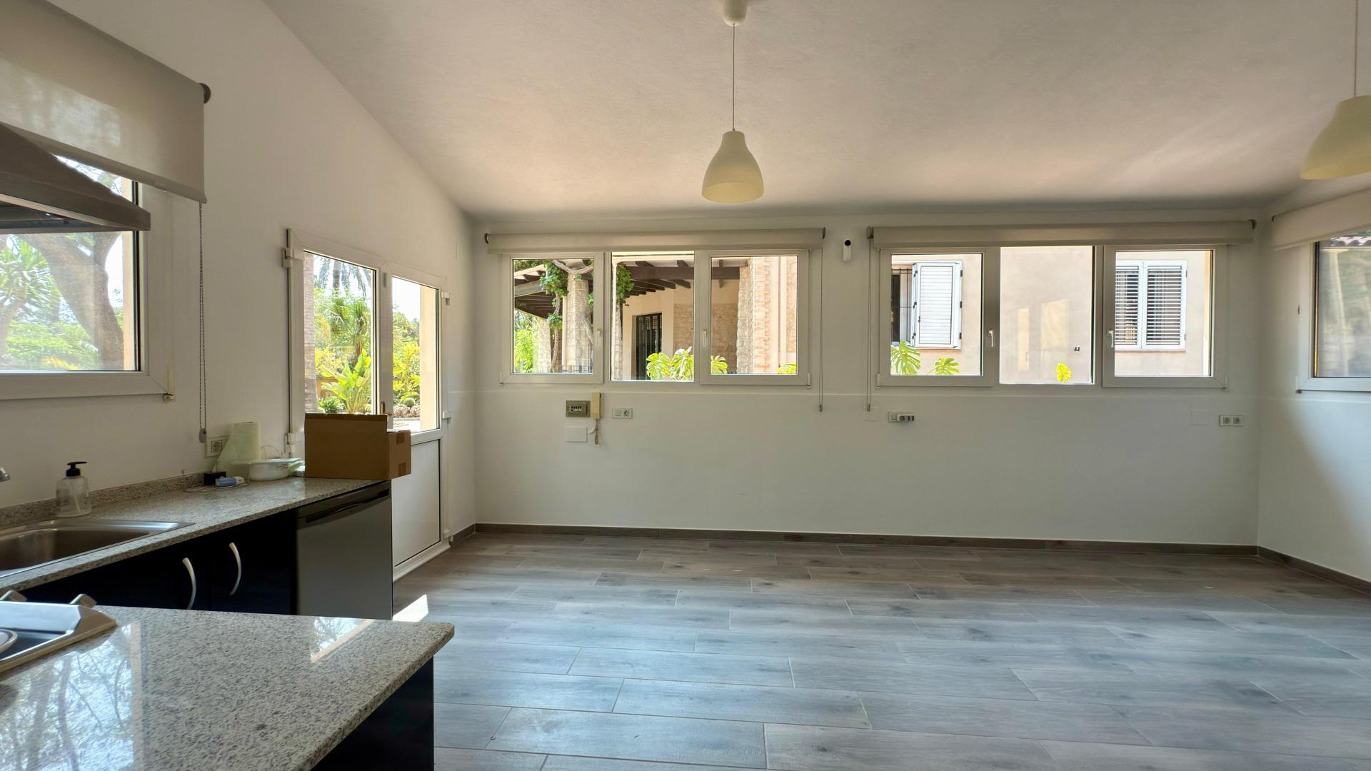 5-44-7 Exclusieve Villa Omringd door de natuur in Alicante