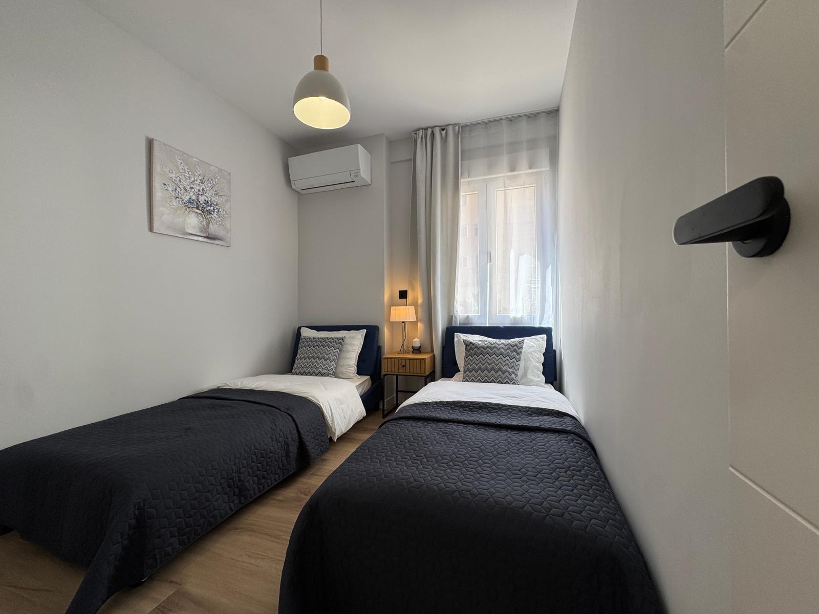 TOTALLY RENOVATED APARTMENT 20 METERS FROM THE BEACH WITH 100 M2 OF SURFACE. 3 BEDROOMS. 1 BATHROOMS.