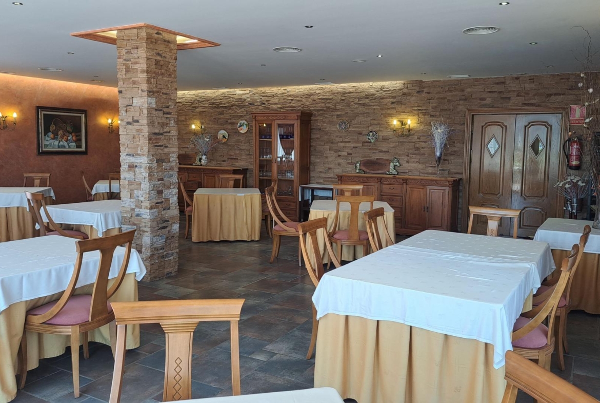 RESTAURANTE EN CABO ROIG. CON 871 M2.