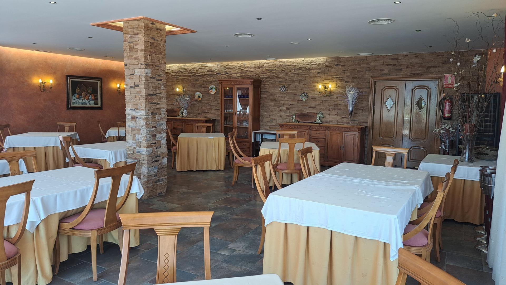 RESTAURANTE EN CABO ROIG. CON 871 M2.