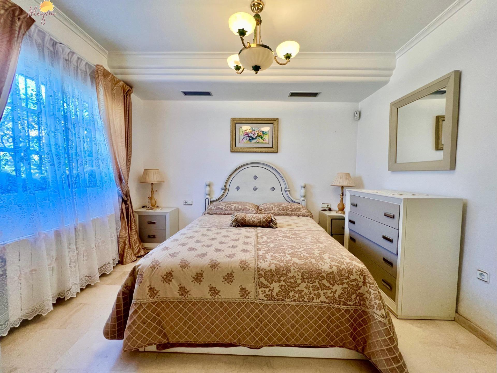 LUXURY AND LIGHT IN LOS BALCONES: YOUR VILLA WITH PRIVATE POOL AND HIGH POTENTIAL